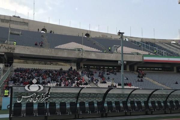 حضور 5 هزار هوادار بادرانی در ورزشگاه/درخواست تمدید از برانکو+ تصاویر حضور 5 هزار هوادار بادرانی در ورزشگاه/درخواست تمدید از برانکو+ تصاویر