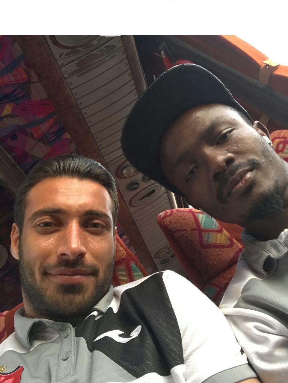 سلفی منشا و خلیل زاده در راه هتل در مشهد + عکس