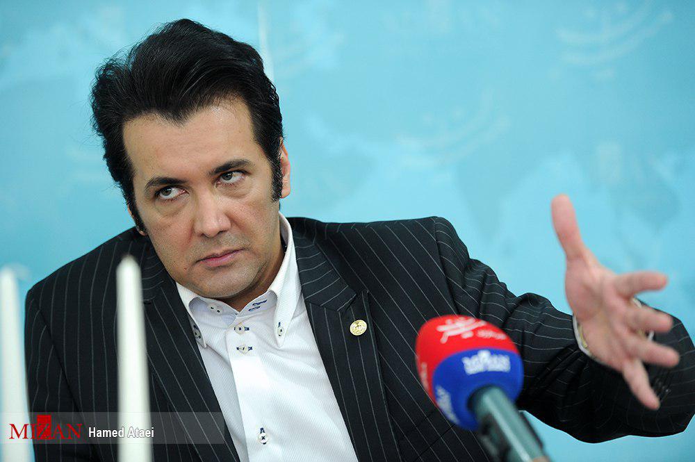 قوه قضاییه در سال ۹۶ به شدت مظلوم واقع شد/شیرین و تلخ‌ترین خاطره حسام نواب صفوی از سال ۹۶/سینمای ایران در حال در جا زدن است/محبوبیت یک بازیگر را گیشه مشخص می‌کند نه تعداد فالوور/تا به حال لب به سیگار نزده ام/سعی می‌کنم همیشه جوان بمانم/////////////////////سه شنبه