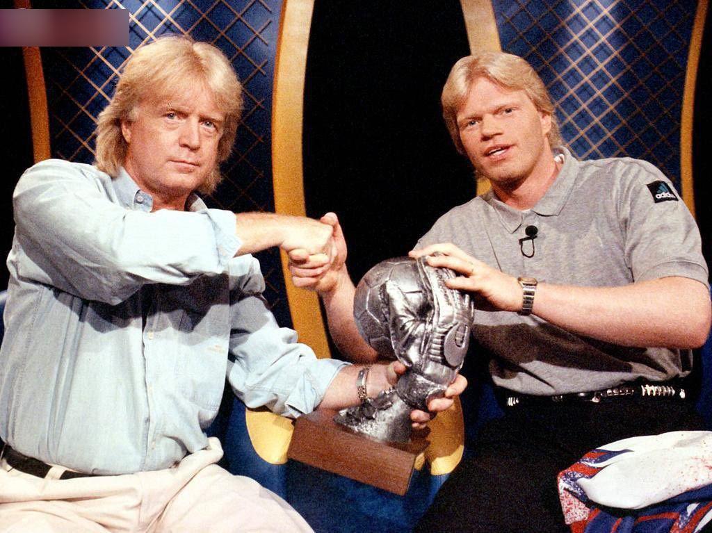 اهدای جایزه بهترین دروازبان فصل توسط شفر! + عکس