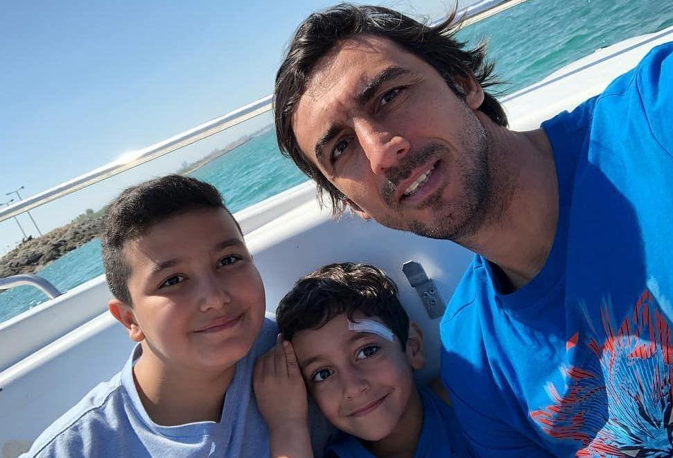 خوشگذرانی ستاره استقلال با پسران + عکس