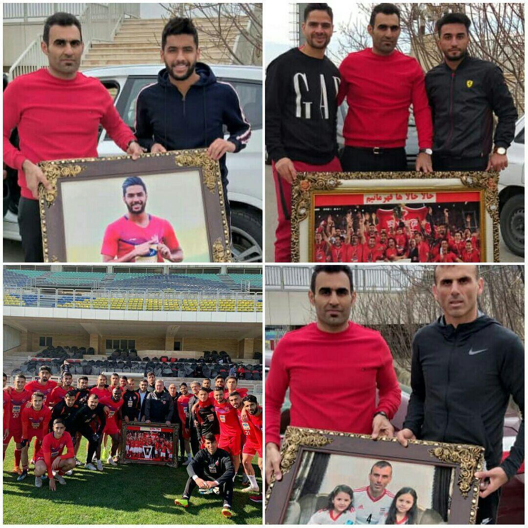 عکس| لطف یک هوادار به بازیکنان پرسپولیس عکس| لطف یک هوادار به بازیکنان پرسپولیس