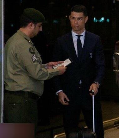 بُهت رونالدو هنگام ورود به عربستان +عکس