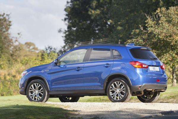 نمای کناری میتسوبیشی asx