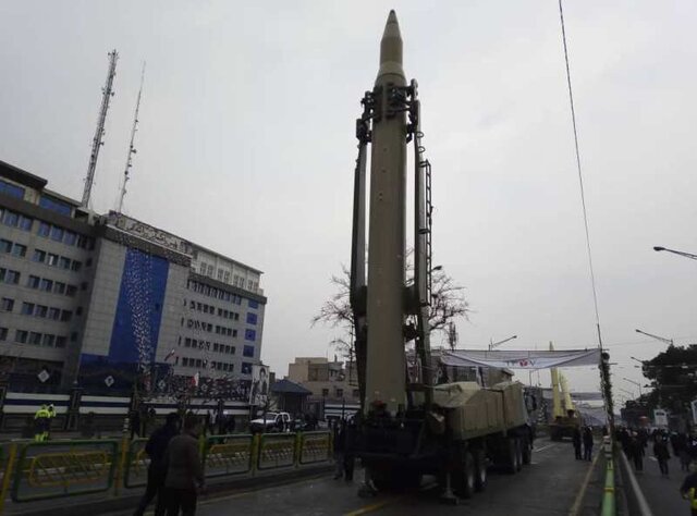 نمایش موشک های قدر ، قیام و ذوالفقار در راهپیمایی 22 بهمن