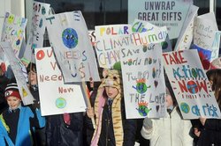 تظاهرات محیط زیستی دانش‌آموزان ابتدایی در انگلیس