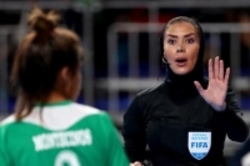 تصویری از بازی اسپانیا – روسیه با داوری زن ایرانی