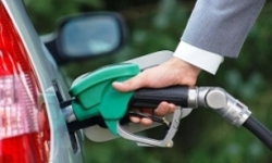 پایان حواشی سهمیه‌بندی روزانه برای بنزین/فروش بنزین با نرخ فعلی در سال آینده