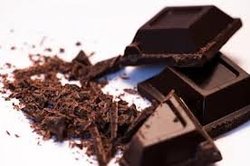 فوائد شکلات تلخ برای بینایی