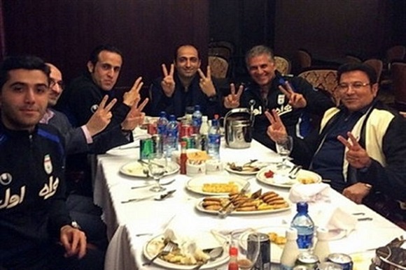 عکسی از کیروش و پرسپولیسی ها که سوژه شد! عکسی از کیروش و پرسپولیسی ها که سوژه شد!