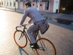دوچرخه‌سواری بهترین روش برای کاهش صدمات زیست محیطی