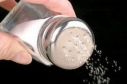 خطر بازگشت بیماری گواتر به کشور با مصرف  نمک‌ دریا 