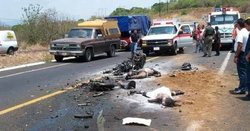 مرگ موتورسوار در تصادف با کامیون