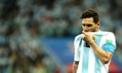 مسی می‌تواند آرژانتین را در جام نگه دارد کاریکاتور