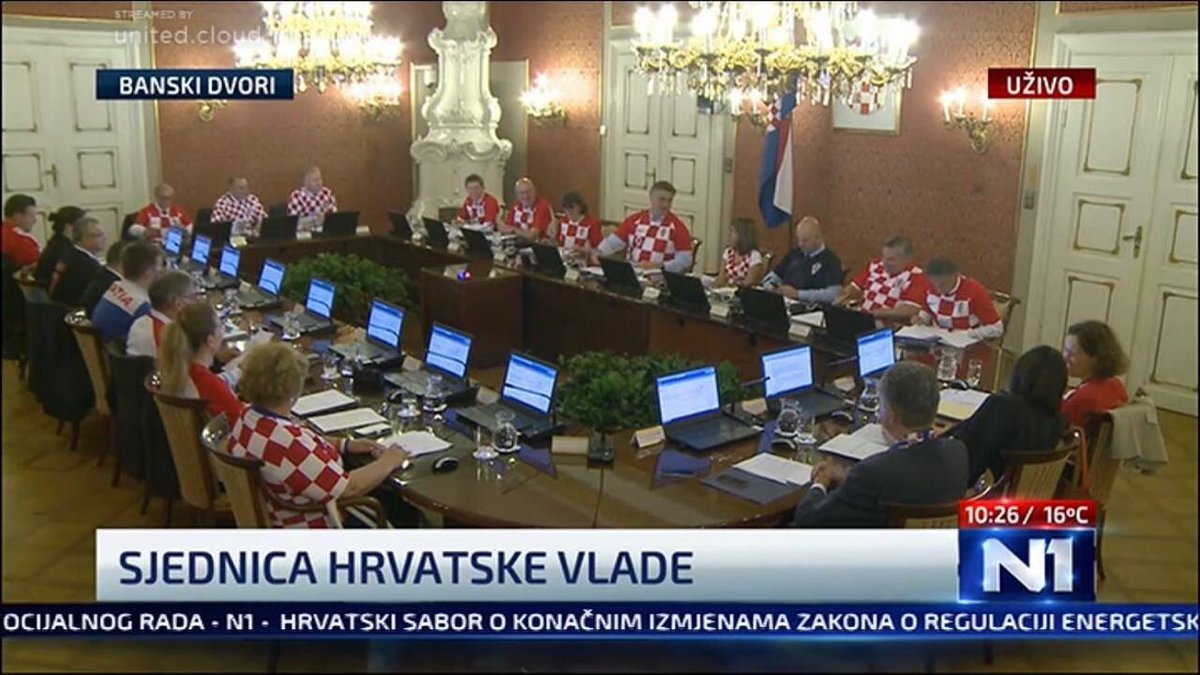 جلسه هیئت وزیران کرواسی با پیراهن تیم ملی+عکس جلسه هیئت وزیران کرواسی با پیراهن تیم ملی+عکس
