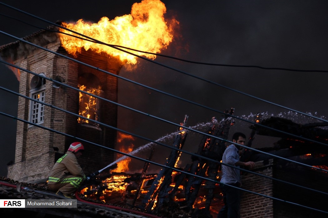 آتشسوزی شدید در مسجد جامع ساری/ حریق بهجان بازار نرگسیه افتاد + تصاویر آتشسوزی شدید در مسجد جامع ساری/ حریق بهجان بازار نرگسیه افتاد + تصاویر