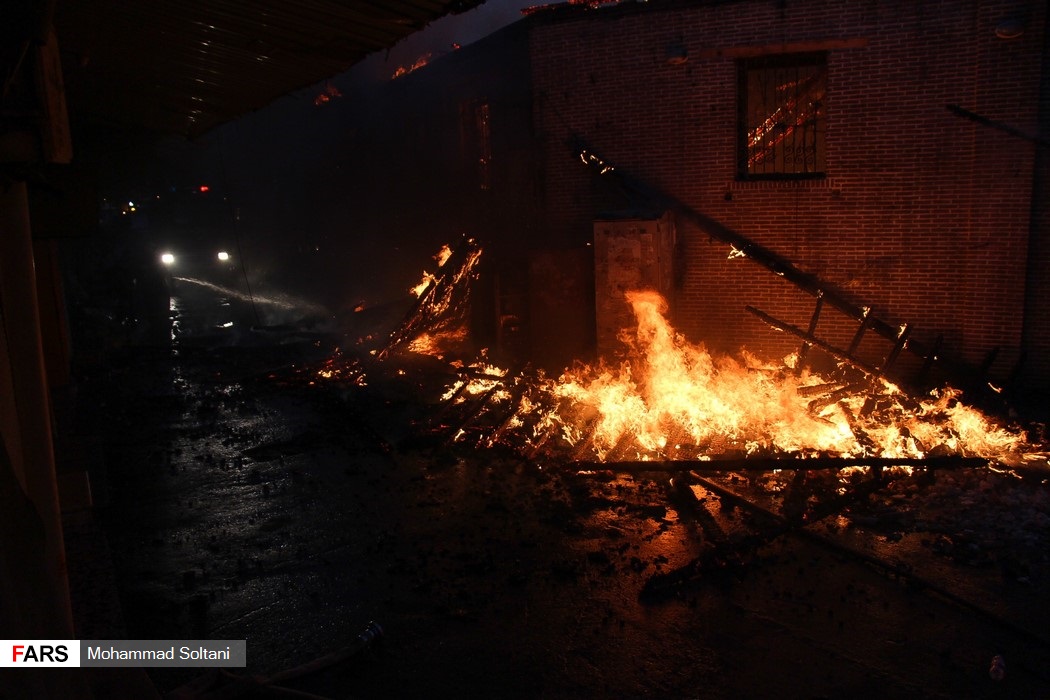 آتشسوزی شدید در مسجد جامع ساری/ حریق بهجان بازار نرگسیه افتاد + تصاویر آتشسوزی شدید در مسجد جامع ساری/ حریق بهجان بازار نرگسیه افتاد + تصاویر