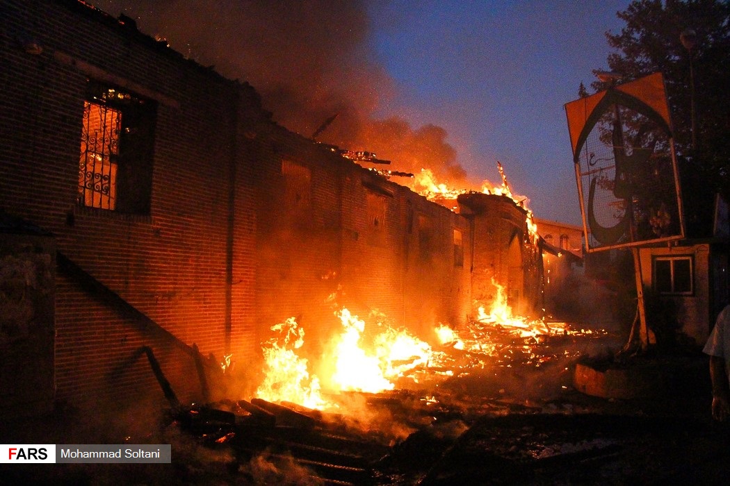 آتشسوزی شدید در مسجد جامع ساری/ حریق بهجان بازار نرگسیه افتاد + تصاویر آتشسوزی شدید در مسجد جامع ساری/ حریق بهجان بازار نرگسیه افتاد + تصاویر
