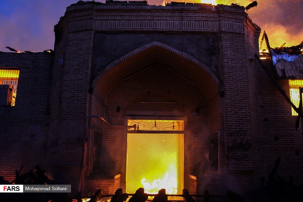 آتشسوزی شدید در مسجد جامع ساری/ حریق بهجان بازار نرگسیه افتاد + تصاویر آتشسوزی شدید در مسجد جامع ساری/ حریق بهجان بازار نرگسیه افتاد + تصاویر