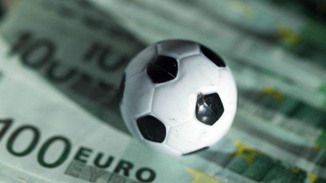 فاجعه در نقل وانتقالات فوتبال ایران/ قرادادهای داخلی دلاری بسته میشود! فاجعه در نقل وانتقالات فوتبال ایران/ قرادادهای داخلی دلاری بسته میشود!