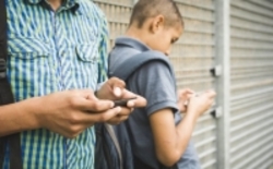 گوشی‌های هوشمند عامل بروز علائم ADHD در نوجوانان