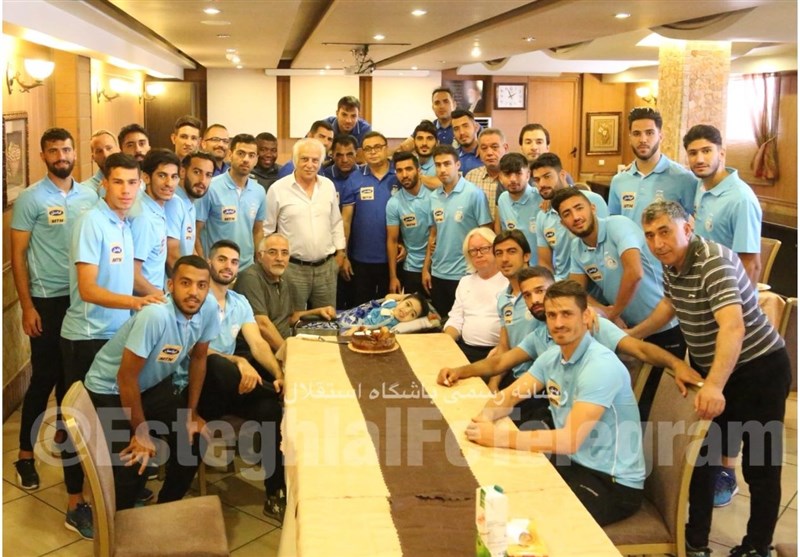 جشن تولد سرپرست جدید تیم استقلال+عکس