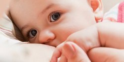 کاهش خطر ابتلا به سرطان در کودکانی که از شیر مادر تغذیه می‌کنند