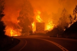 گسترش آتش‌سوزی‌های جنگلی به مناطق گردشگریِ پرتغال
