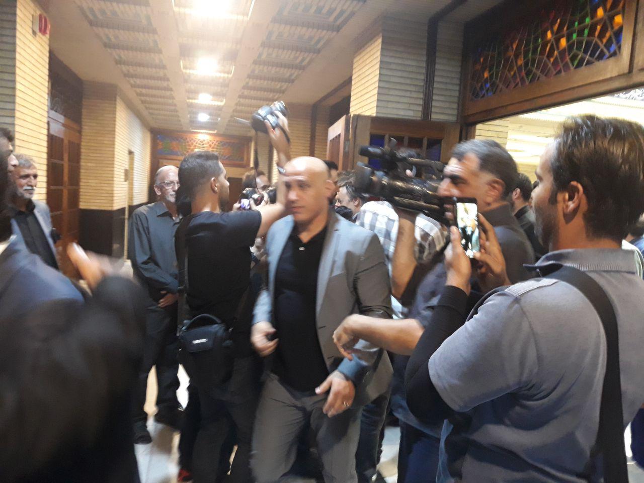 مراسم سومین روز درگذشت پدر فرهاد مجیدی برگزار شد مراسم سومین روز درگذشت پدر فرهاد مجیدی برگزار شد