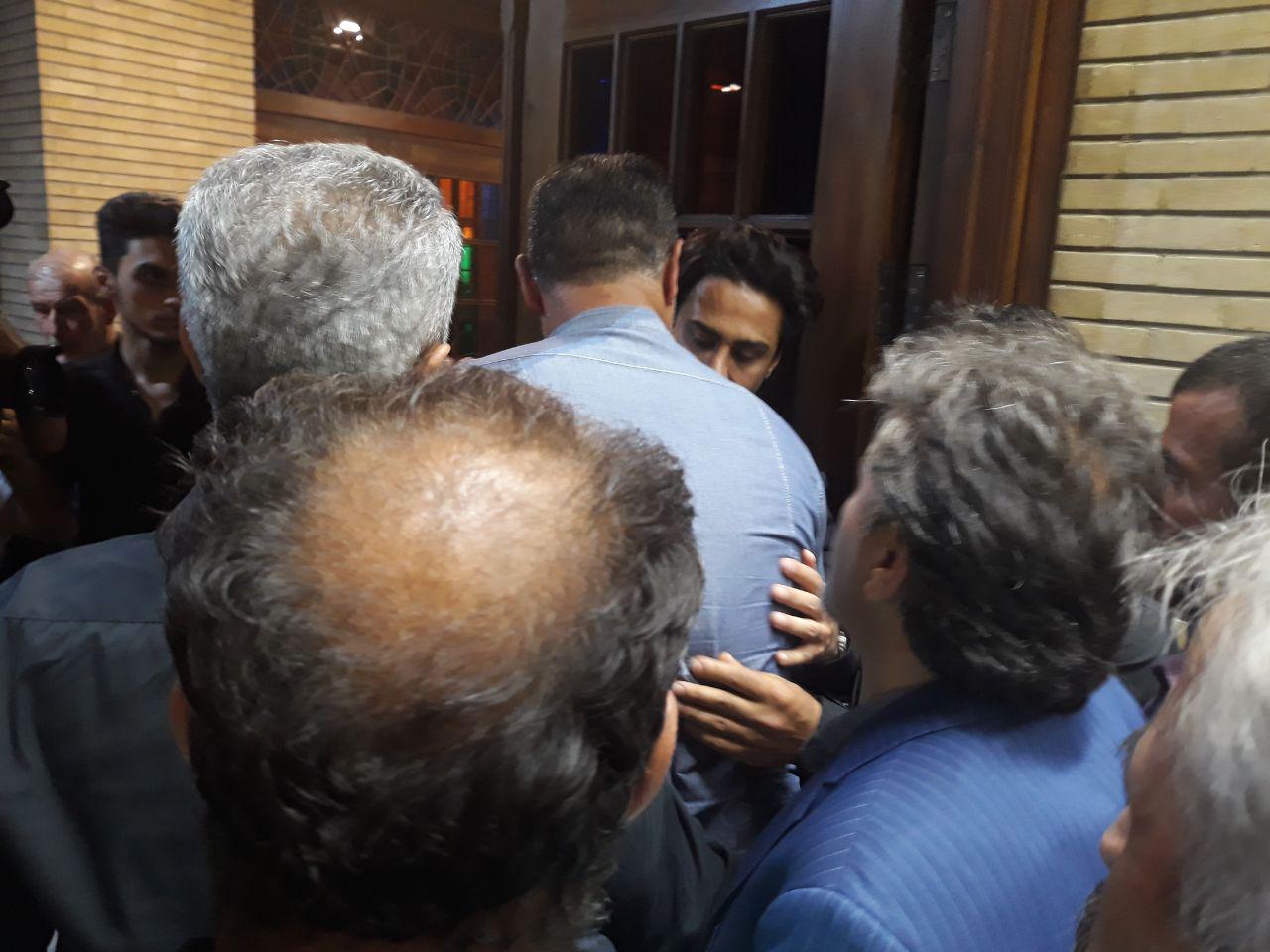 مراسم سومین روز درگذشت پدر فرهاد مجیدی برگزار شد مراسم سومین روز درگذشت پدر فرهاد مجیدی برگزار شد