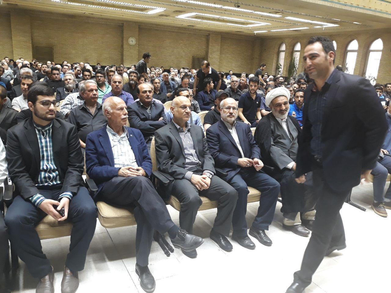 مراسم سومین روز درگذشت پدر فرهاد مجیدی برگزار شد مراسم سومین روز درگذشت پدر فرهاد مجیدی برگزار شد