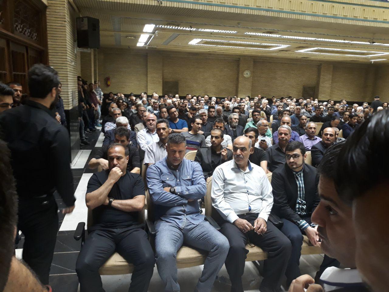 مراسم سومین روز درگذشت پدر فرهاد مجیدی برگزار شد مراسم سومین روز درگذشت پدر فرهاد مجیدی برگزار شد