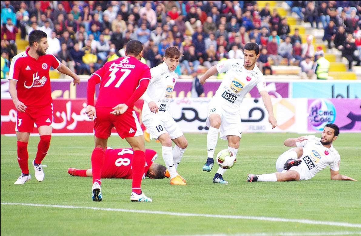 رونمایی از پرسپولیس مدل ۹۷ در مشهد مقدس/ دایی و خداداد دوباره به هم رسیدند