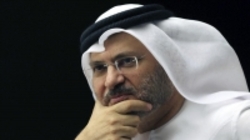 انور قرقاش: امیر قطر در سفر به انگلیس دررابطه با موضوع ایران ضعیف عمل کرد