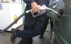 بختیار: دو نرخی شدن بنزین مطرح نیست
