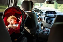 نگاهی به قوانینِ جهانیِ استفاده از "صندلی کودک در خودرو"