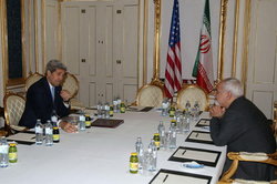 انتقاد یک سناتور پیشین آمریکایی از دیدار کری با ظریف