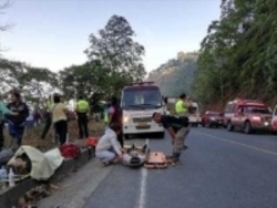 ۳۹ کشته و زخمی در حادثه سقوط اتوبوس در اکوادور