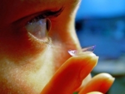 لنز تماسی عامل یک نوع عفونت چشمی خطرناک