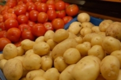 کاهش 40 درصدی نرخ گوجه فرنگی در بازار کندی صادرات، سیب زمینی را ارزان کرد