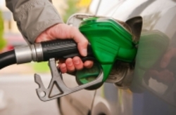 قره‌خانی: تصمیمی درباره سهمیه بندی بنزین گرفته نشده است