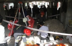 نجات یک کارگر که داخل چاه سقوط کرده بود
