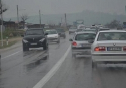 بارش باران در برخی جاده‌های کشور