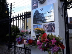 ادای احترام ایرانیان مقیم و شهروندان دانمارکی به شهدای حمله تروریستی اهواز