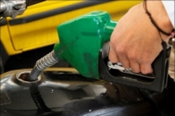 شرایط برای افزایش قیمت بنزین مناسب نیست