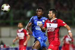 آقای شفر! هدف از خریدن مهاجم خارجی چه بود؟