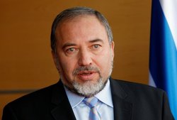 وزیر جنگ رژیم صهیونیستی مدعی شد: تحریم‌های آمریکا ضربه اساسی به ایران زده است