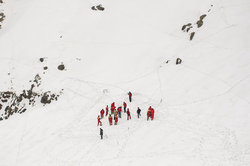 نجات ١۹ کوهنورد از ارتفاعات زردکوه