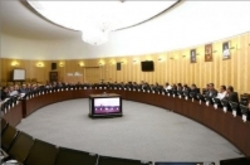 بررسی تحریم‌ها و سهمیه‌بندی بنزین در نشست سه فراکسیون سیاسی مجلس با لاریجانی