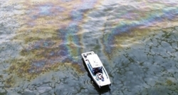 نشت هزاران لیتر نفت در سواحل کانادا